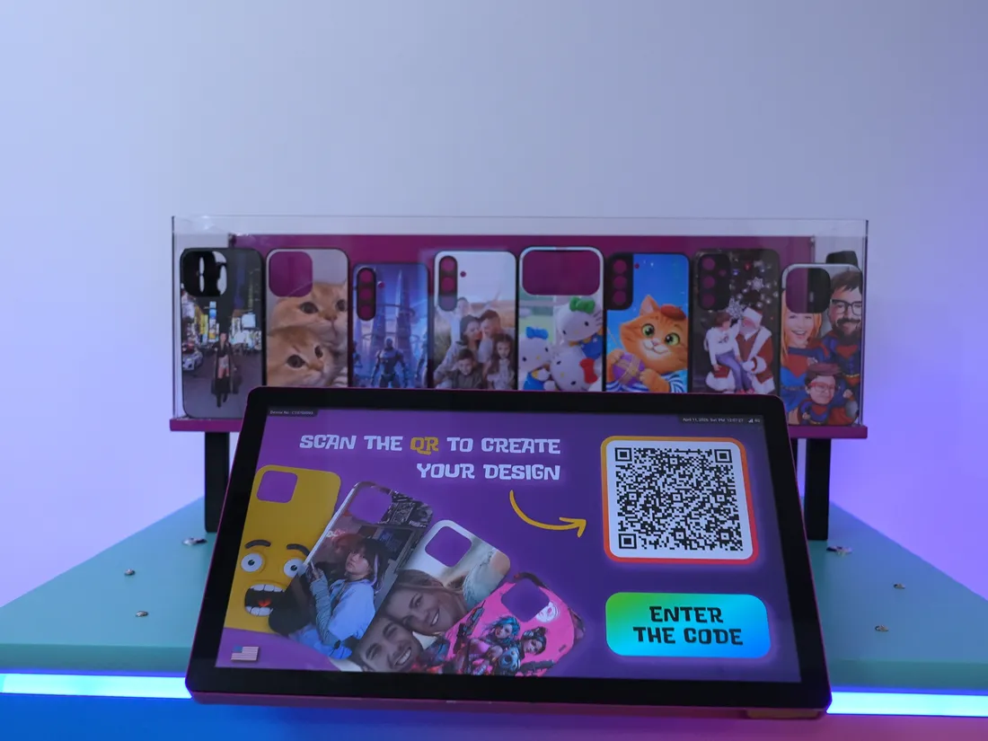Der Sweet Robo AI Printer Automat mit seinem interaktiven Bildschirm