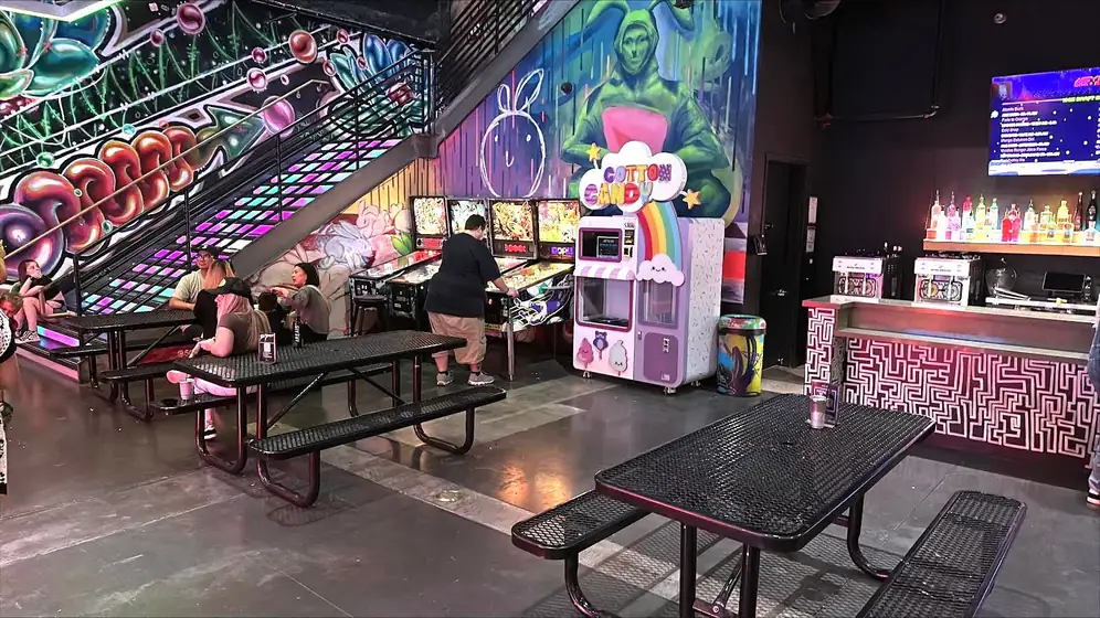 Bars & vie nocturne — un véritable emplacement Sweet Robo