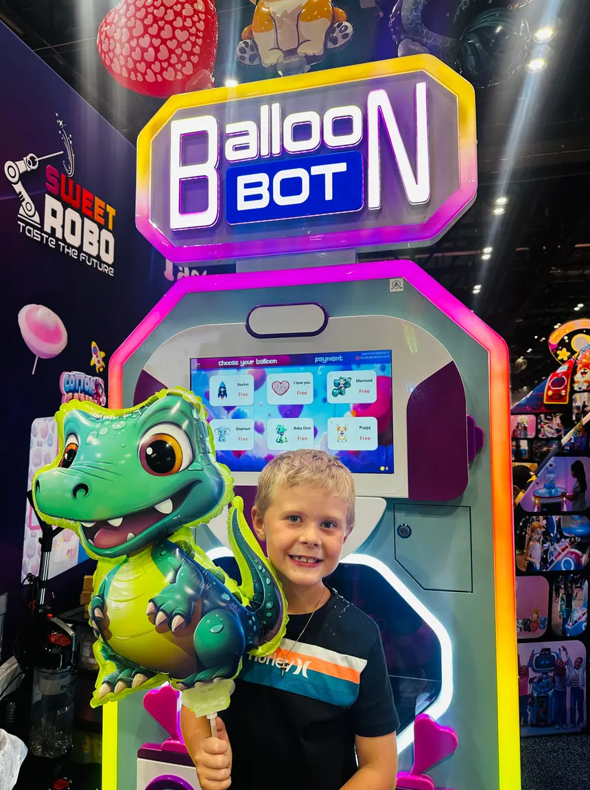 Balloon-Bot-Maschine, die Besucher begeistert