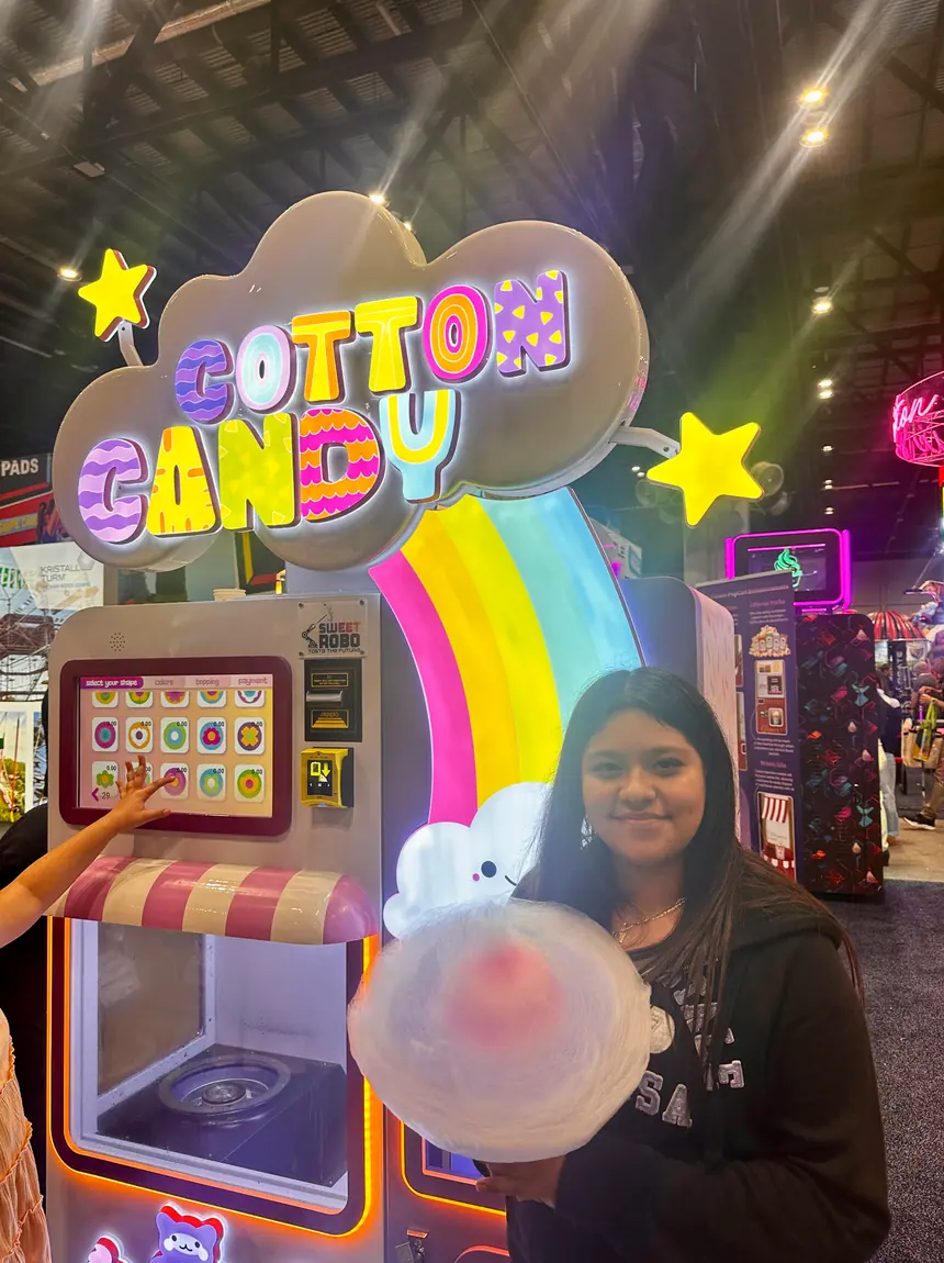 Cotton-Candy-Roboter mit Gästen an einer Location